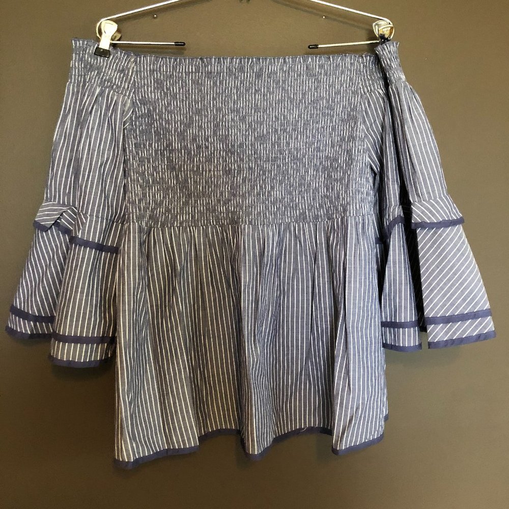 Off-Shoulder blouse with flared sleeves